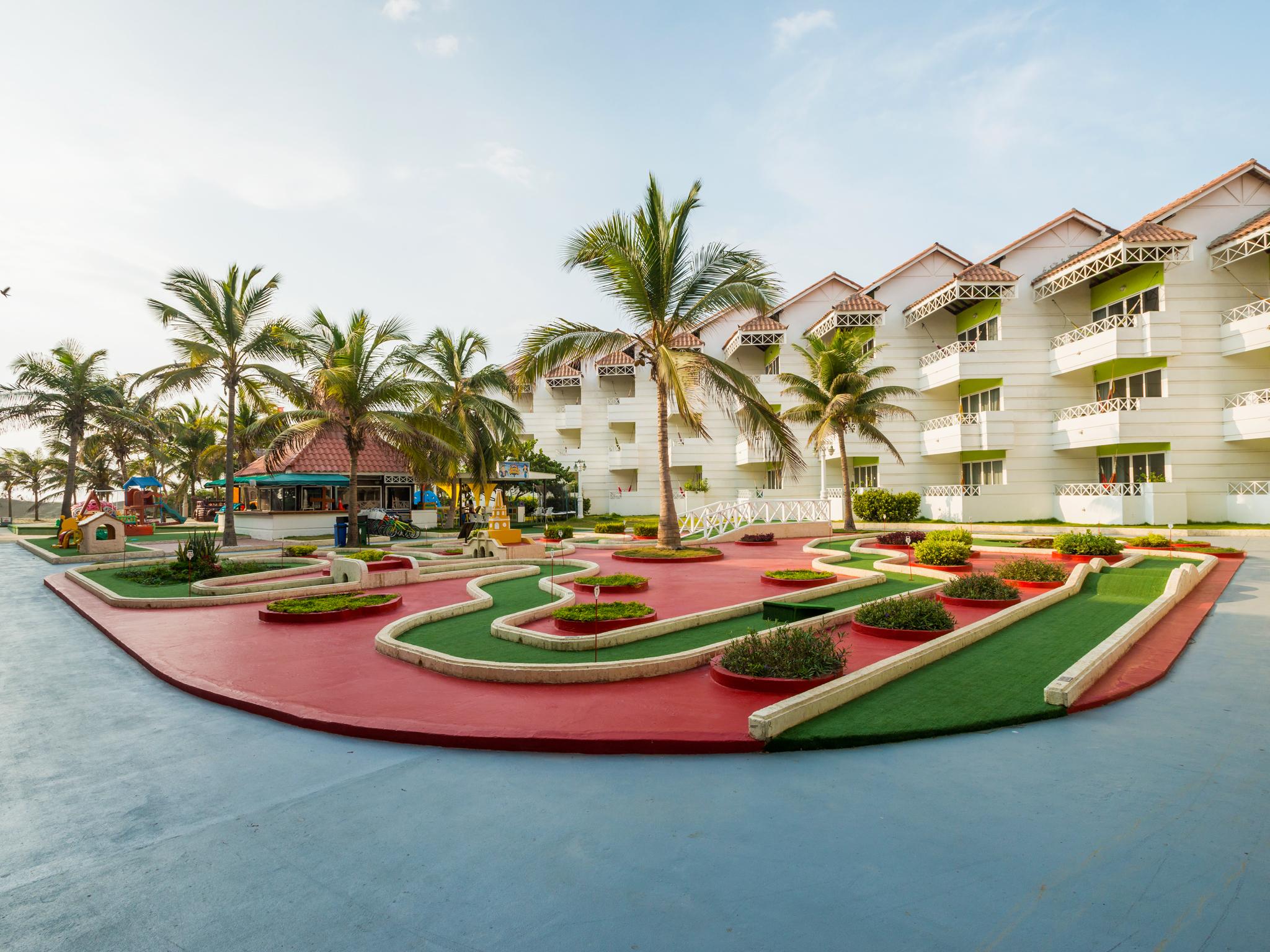 Hotel Las Americas Casa De Playa Cartagena Dış mekan fotoğraf Miniature golf at the Royal Palm Beach Hotel