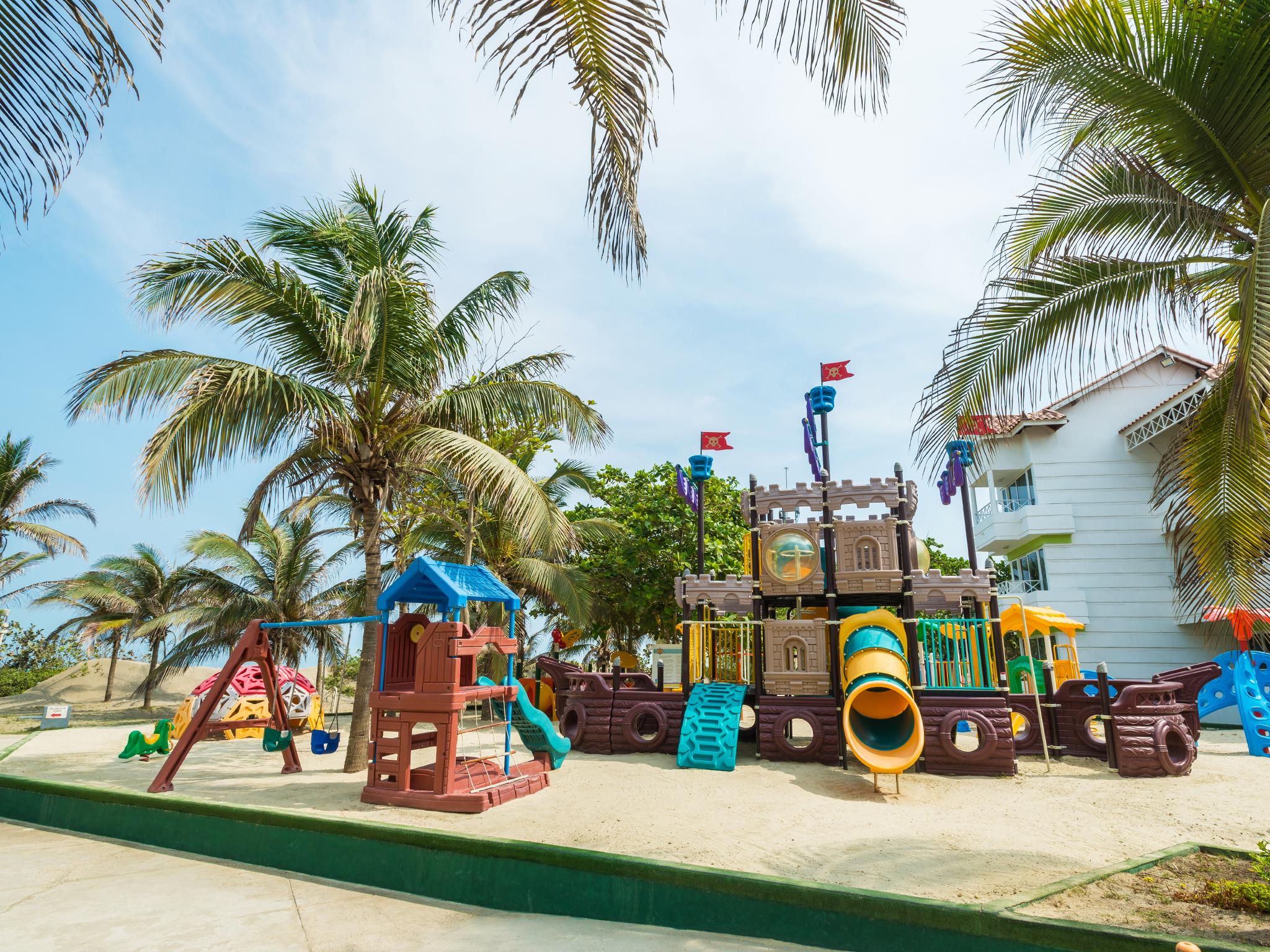 Hotel Las Americas Casa De Playa Cartagena Dış mekan fotoğraf Playground at the resort