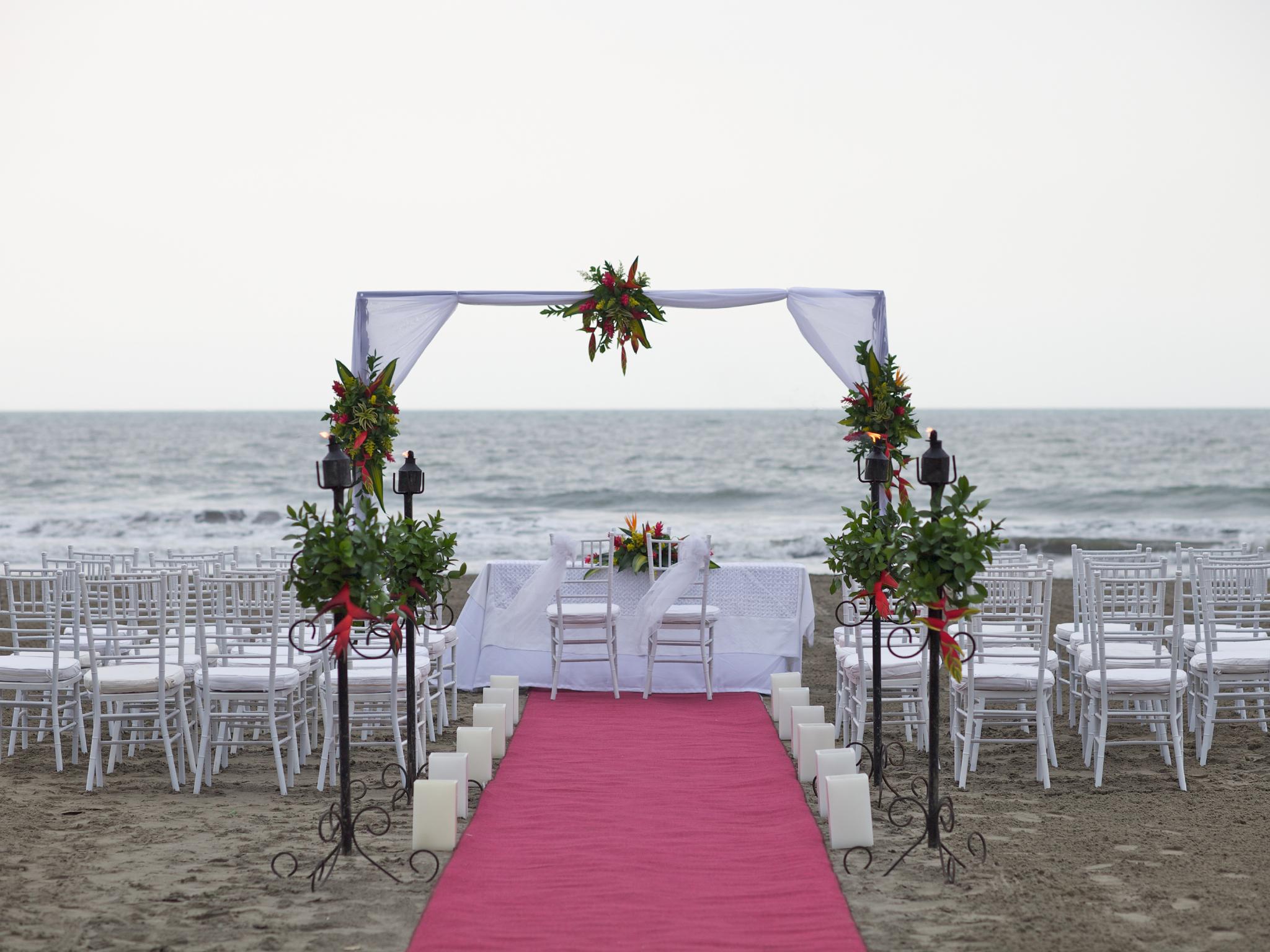 Hotel Las Americas Casa De Playa Cartagena Dış mekan fotoğraf A beach wedding in Acapulco, Mexico
