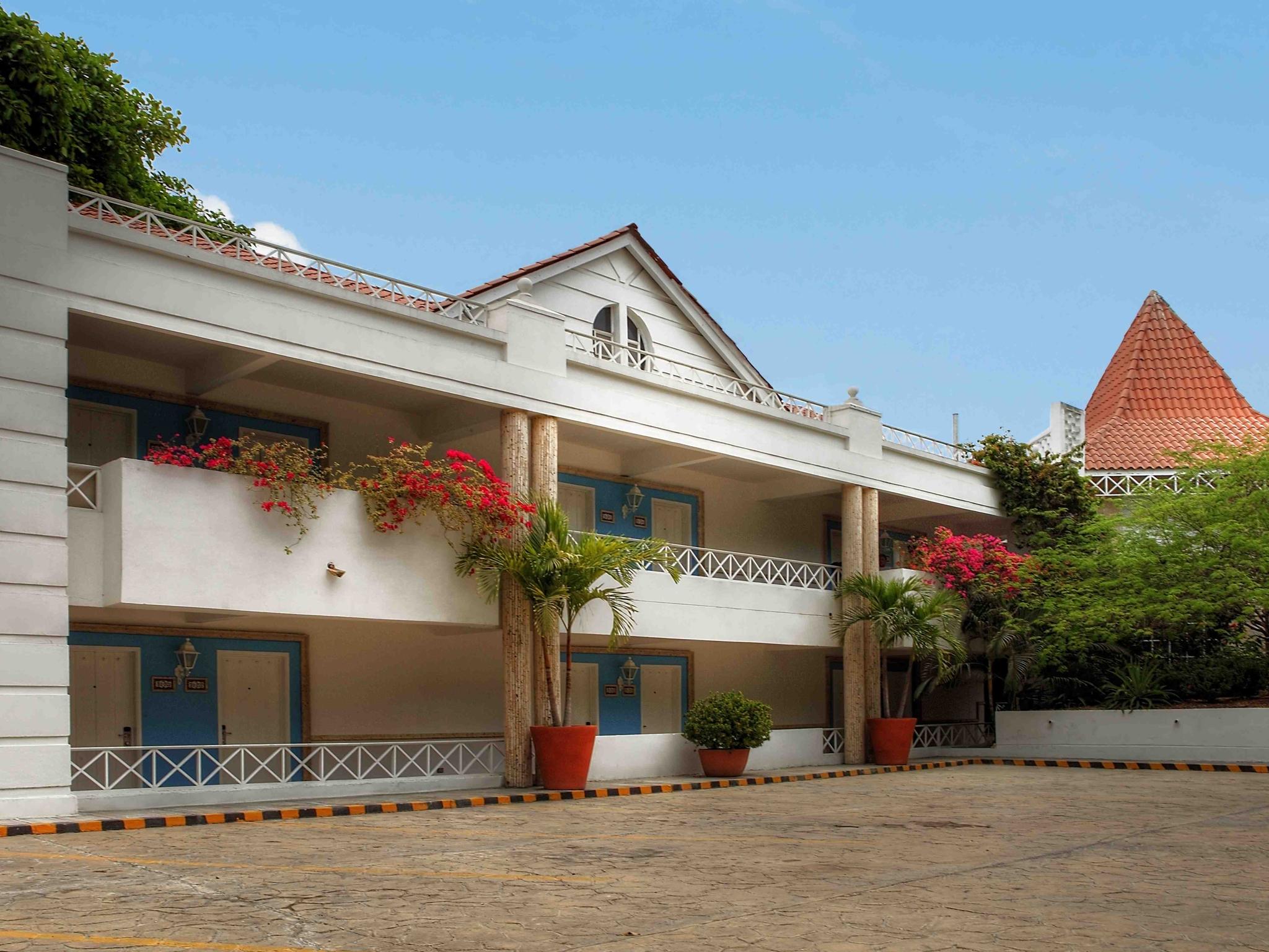 Hotel Las Americas Casa De Playa Cartagena Dış mekan fotoğraf The school's main building