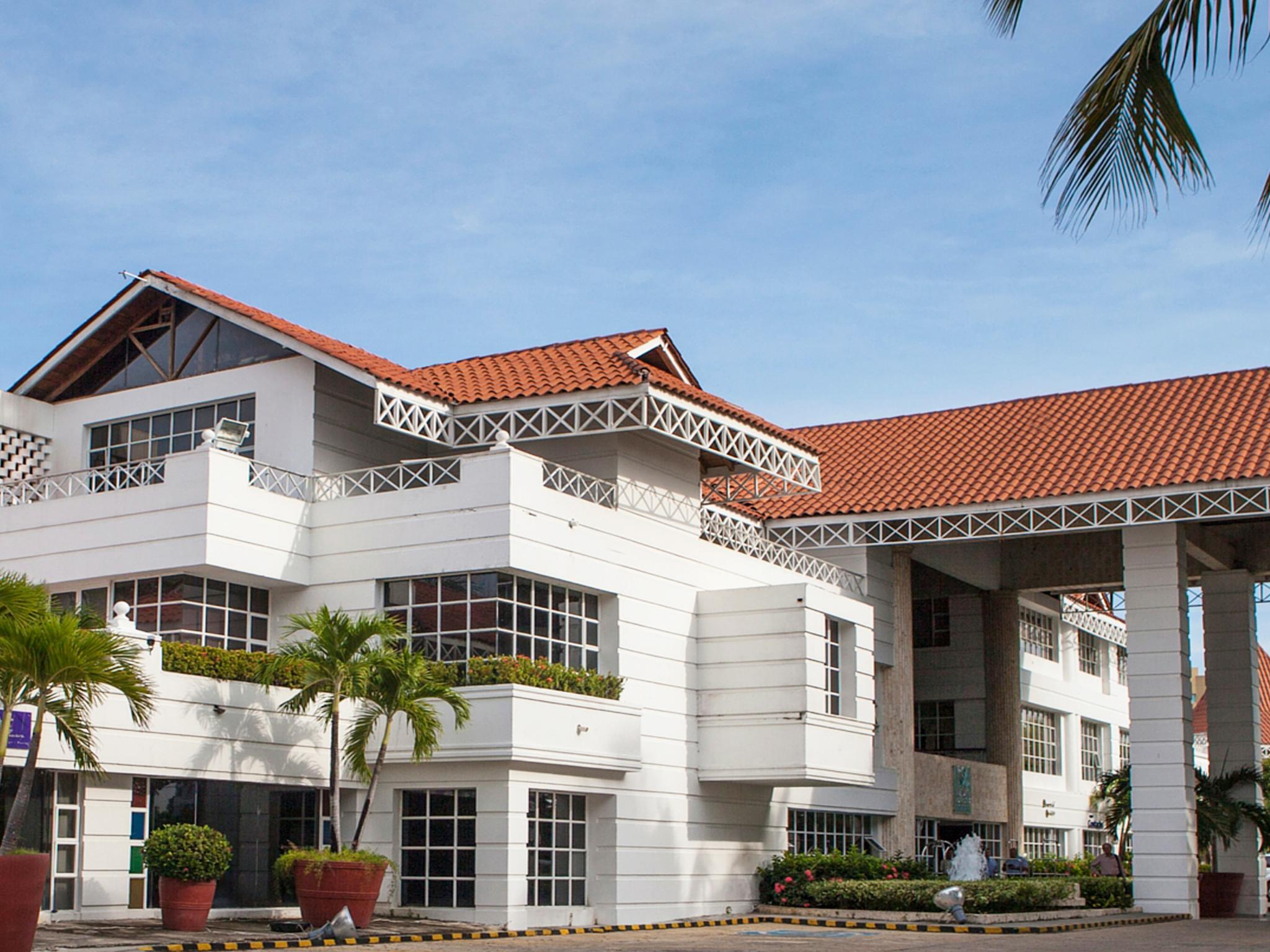 Hotel Las Americas Casa De Playa Cartagena Dış mekan fotoğraf The University of Nottingham Malaysia Campus