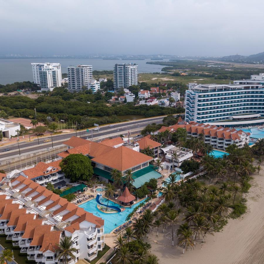 Hotel Las Americas Casa De Playa Cartagena Dış mekan fotoğraf Aerial view of the resort