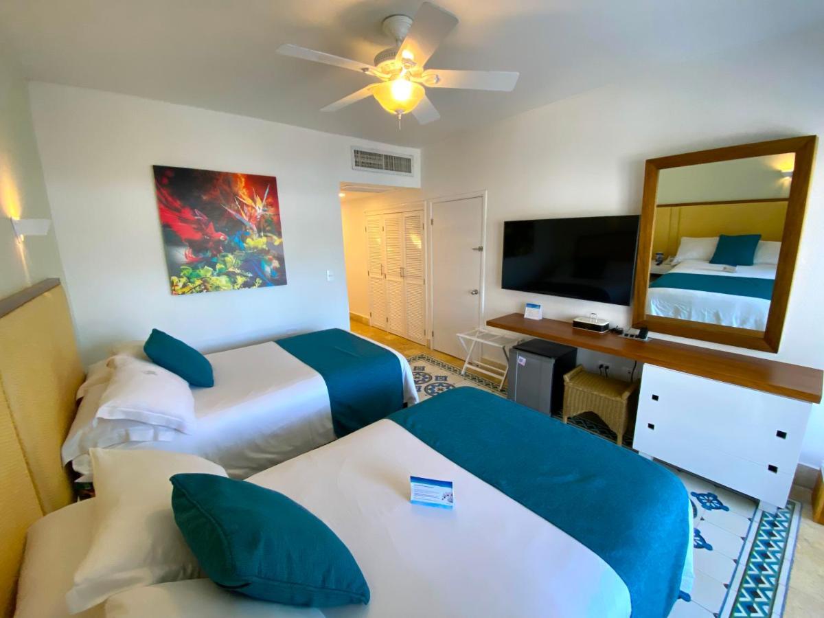 Hotel Las Americas Casa De Playa Cartagena Dış mekan fotoğraf A room at the hotel