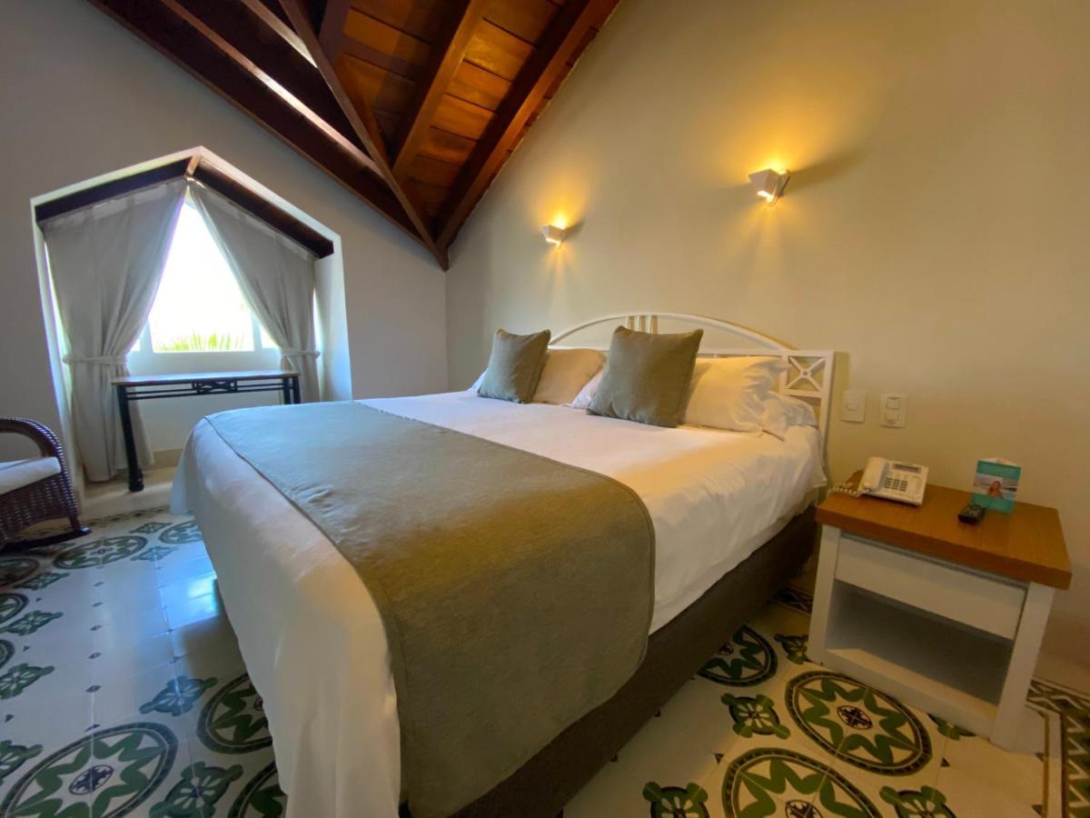 Hotel Las Americas Casa De Playa Cartagena Dış mekan fotoğraf A room at the hotel