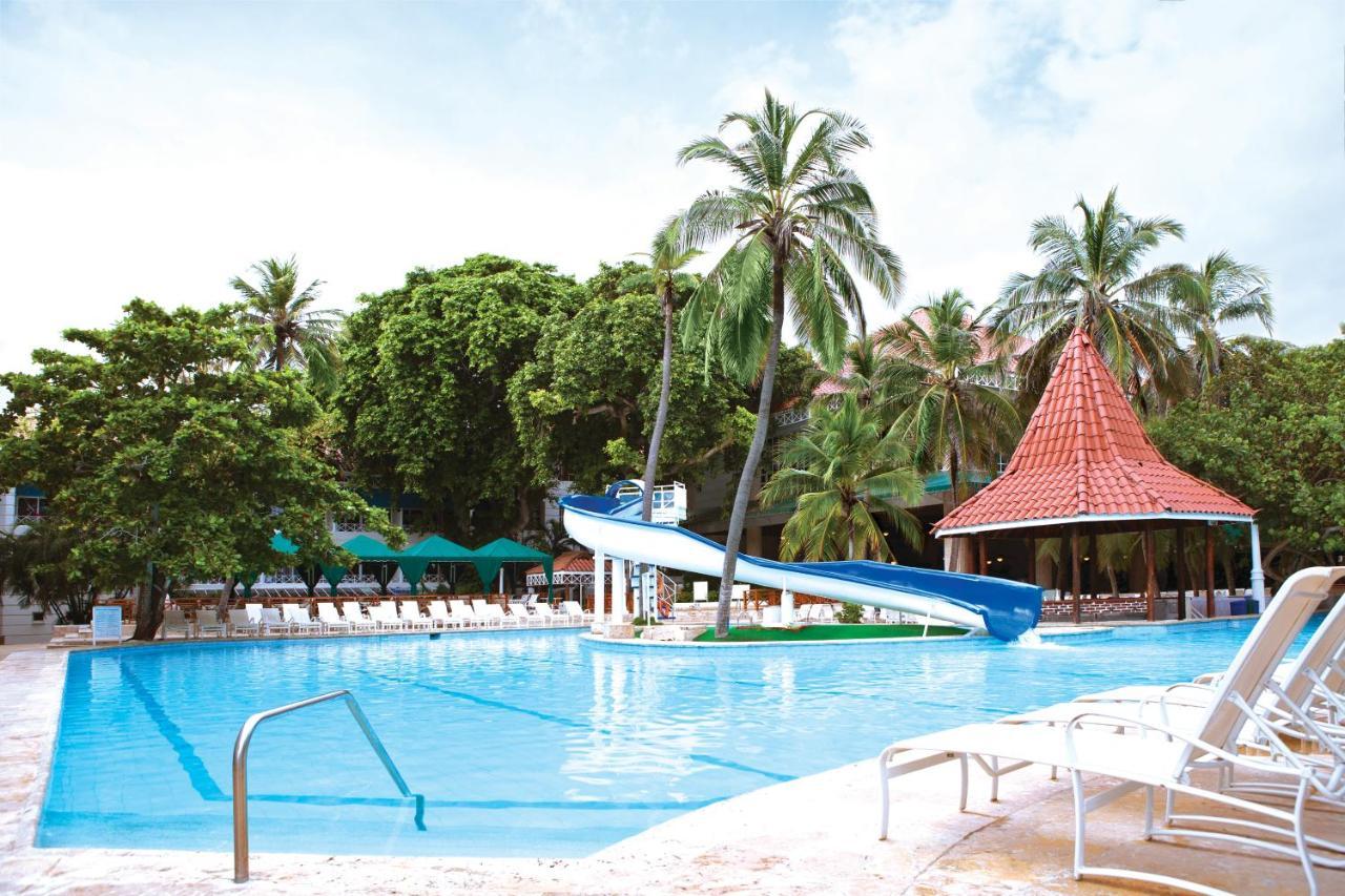 Hotel Las Americas Casa De Playa Cartagena Konforlar fotoğraf The swimming pool at the resort